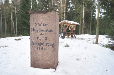 Der Hirschenstein im Hartmannsdorfer Forst.