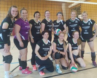 Sie standen bis zuletzt für den ESV Nassauin der Bezirksliga am Netz: Selina Hinz, Jenny Becker, Claudia Kaden, Doris Stirl, Alexandra Lippmann, Christiane Rothe und Doreen Kaden ( (hintere Reihe von links)) sowie Michaela Glasser, Nelly Mai und Nadine Wolf. 