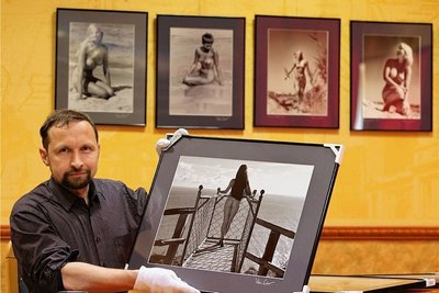 Im vergangenen Jahr hatte Mirko Hummel unter anderem eine Ausstellung über Aktfotografie im ehemaligen Kino organisiert.