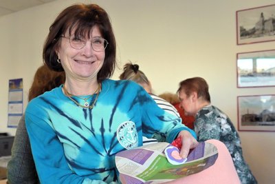 Claudia Wesse aus Zwönitz ist beim Nähprojekt mit dabei.