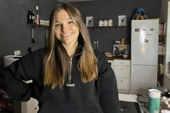 In ihrer Küche in Leipzig testet Marie Luise Fischer Rezepte für ihre Follower zum Nachmachen.