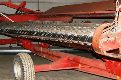 Maschinen zur Bodenbearbeitung und für die Ernte hat der Betrieb selbst entwickelt.