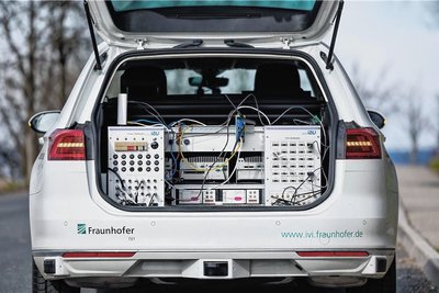 Einer dieser drei Rechner übernimmt die Kontrolle über Gas, Bremse und Lenkung, wenn die Freigabe erteilt wird.