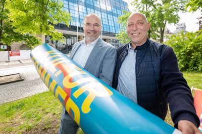 Oberbürgermeister Steffen Zenner und Kulturreferatsmitarbeiter Hardy Herold (rechts) konnten dank Sponsoren wieder den Plauener Kultursommer planen.