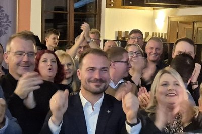 Wahlsieger, aber nicht im Amt: Philipp Preißler (M.) hatte bei der OB-Wahl in Freiberg die meisten Stimmen geholt (Bild Wahlparty).
