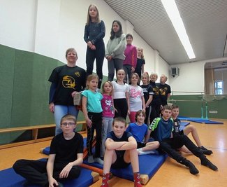 Die Trainingsgruppe des SV Marbach trifft sich immer am Mittwochnachmittag, außer in den Ferien. Die Zeiten sind genau auf den Hort und die Schulbusse abgestimmt. 