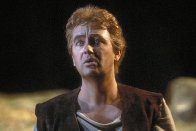 Nicht nur in Bayreuth auf dem Grünen Hügel, auch an anderen Opernhäusern sang René Kollo die Partien der wagnerschen Heldentenöre. Das Bild zeigt ihn in der Titelrolle einer "Siegfried"-Inszenierung am San Francisco Opera House im Jahre 1984.