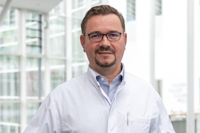 Dr. Dirk Meisel ist Chefarzt der Klinik für Allgemein-, Viszeral- und Kinderchirurgie am Kreiskrankenhaus Freiberg.