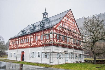 Von außen macht das Herrenhaus Auerhammer schon einen sehr guten Eindruck. Die meiste Arbeit wartet noch in seinem Inneren. 