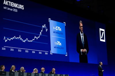2025 hatte die Deutsche Bank mit gut 9,7 Milliarden Euro das höchste Vorsteuerergebnis ihrer Geschichte erzielt. 