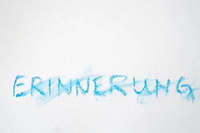 Bevor die Erinnerung ganz schwindet, merken Betroffene oft, dass etwas nicht stimmt.