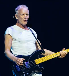 Ein Gentleman auf der Bühne: Sting am Samstagabend in der Messe Dresden.   