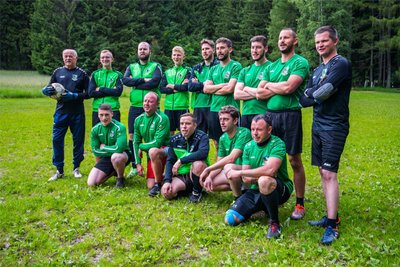 Einige der Männer der Freizeitfußballmannschaft Braater Waag.