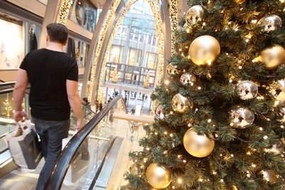 In den nächsten Wochen werden Kunden wieder vermehrt in die Läden strömen, um Weihnachtsgeschenke zu kaufen. Bis zu 30 Prozent des Jahresumsatzes macht das Weihnachtsgeschäft in einigen Branchen aus.