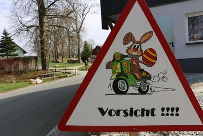 In Gebersreuth heißt es: Vorsicht Osterhase!