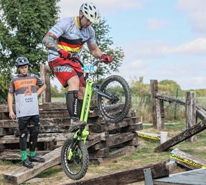 Martin Möhwald vom PedalPain Dresden wurde Dritter in der Spezialistenklasse. Beim vorletzten Lauf der Ostdeutschen Meisterschaft in Diethensdorf, dem ersten überhaupt an dieser Stelle, waren 38 Teilnehmer dabei. 