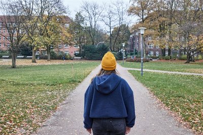 Die Kriminalpolizei hat zu einem Übergriff auf eine Frau in Plauen ermittelt.