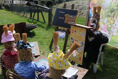 Im Dorf gibt es zurzeit auch eine Osterhasenschule.