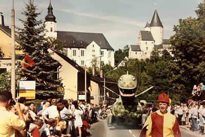 Der Festumzug im Jahr 2000 zur 850-Jahr-Feier von Schwarzenberg lockte Tausende.