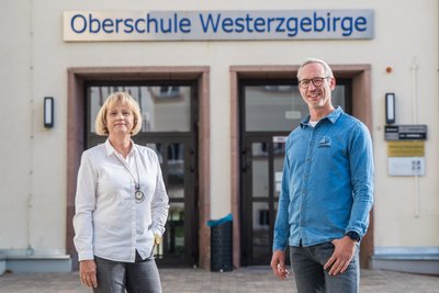 Die Oberschule Westerzgebirge in Bad Schlema wird von Angela Schubert und ihrem Stellvertreter Clemens Kurzweg geleitet.