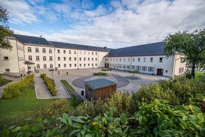 Die Oberschule in Bad Schlema ist in den letzten Jahren durch die Stadt Aue-Bad Schlema aufwendig saniert worden.