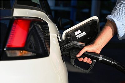 Traum vieler Autofahrer: mal wieder günstig volltanken.
