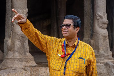 Der Historiker Shrawan Kumar lebt bei Bangalore und führt Reisende zu den historischen Stätten des Landes.