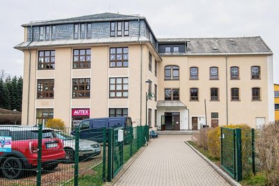 Ebenfalls auf der Agenda des Energiemanagers: die beiden Schulen von Auerbach (im Foto: die Grundschule).  