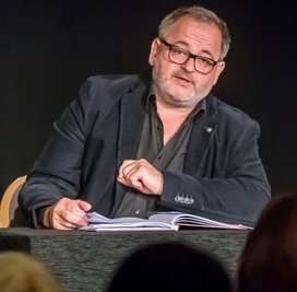 Zum Start in die neue Saison las der Schauspieler Michael Trischan im Theater Variabel "Rares für Bares". 