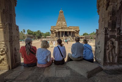 Der kleine Ort Darasuram beherbergt eines der größten Bauwerke des alten Chola-Reiches, den Airavatesvara-Tempel, entstanden in der Mitte des 12. Jahrhunderts. Er ist Gott Shiva gewidmet.