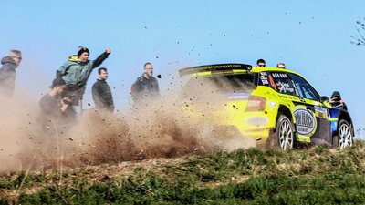 Philip Geipel und Co-Pilotin Katrin Becker-Brugger im Skoda Fabia Rally2 Evo wollen bei der 58. Rallye Erzgebirge ihren Vorjahressieg verteidigen. Die wilde Hatz geht am 31. März und 1. April über den Asphalt. Auch der Kätplatz in Annaberg ist eine Station. 