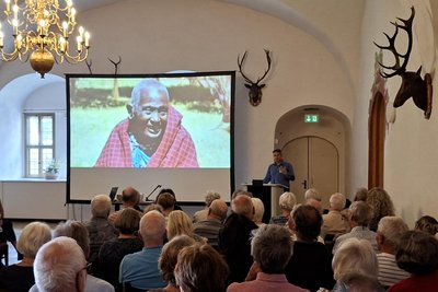 Dr. Heiko Philippin beim Vortrag der CBM im Sommerhaus auf Schloss Augustusburg.