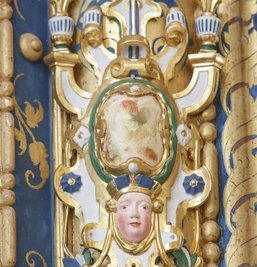 Die mehr als 400 Jahre alten Verzierungen wurden mit Blattgold erneuert.