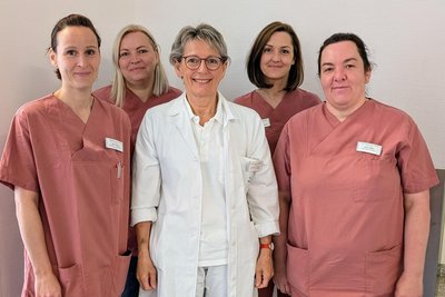 Schwestern der Chemoambulanz mit Oberärztin Dr. Ulla Brenner.