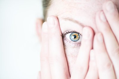 Mädchen machen sich generell mehr Sorgen als Jungs, zeigt die Sinus-Jugendstudie.
