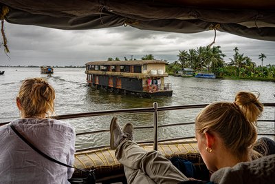 In den Blackwaters ist die Fahrt auf einem der typischen Hausboote immer eine willkommene Ruhepause für entdeckungshungrige Reisende. An Feiertagen sind Tausende solcher Boote auf dem Wasser.