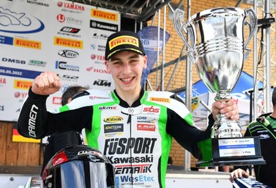 Marvin Siebdraht hatte nach dem zweiten Rennen auf dem Lausitzring gut lachen: Er beendete es auf dem Platz, den er sich auch in der Gesamtwertung vorgenommen hat, nämlich dem ersten. 