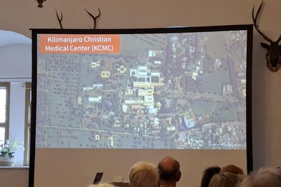 Im Kilimanjaro Christian Medical Centre in Moshi/Tansania arbeitete Dr. Heiko Philippin viele Jahre. Hier wurden die ersten Graue-Star-Chirurgen Tansanias ausgebildet.