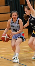Leni Knorr (links) wechselte im Sommer vom SV Halle zu den Chemcats. 