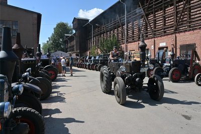 In der Alten Ziegelei in Niederwürschnitz findet das Bulldog-, Schlepper- & Nutzfahrzeugetreffen statt, hier ein Bild von 2023.