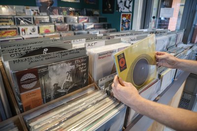 Die Platten sind im Underworld geordnet nach Musikstil.