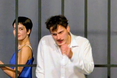 Alida Bohnen und Carsten Klemens bei einer Probe zum Stück „Die Katze auf dem heißen Blechdach“.