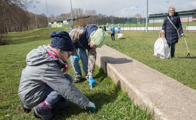 Oskar und Charlotte gehörten zu den fleißigen Helfern in Flöha. Am und auf dem Fuß- und Radweg in Richtung Alte Baumwolle fanden sie viel Müll. 