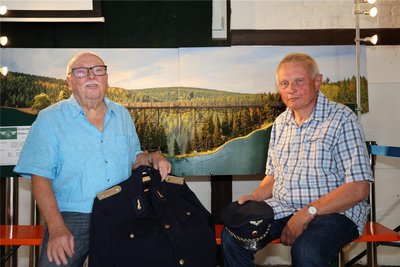 Wolfgang Lohr und Lothar Müller hielten zur Eröffnung verschiedene Vorträge über den Jahnsbacher Bahnhof.