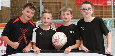 Dürfen zum Bundesfinale der Fairplay-Soccer-Tour auf die Insel Rügen: Felix, Paul, Ole und Noah (v. l.) vom SV Auerhammer. 