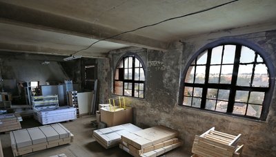 Das Dachgeschoss des Speichers diente in der Vergangenheit auch als Lager. Doch nun haben Statiker festgestellt, dass die Tragfähigkeit nicht ausreicht, um dort einen Besprechungsraum einzurichten. 