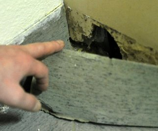 
              <p class="artikelinhalt">Das stattliche Loch hinter der Scheuerleiste ist leer.</p>
            