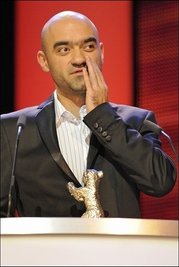 Den Silbernen Bären als Großen Preis der Jury erhielt die rumänisch-schwedische Koproduktion "If I want to whistle, I whistle" ("Wenn ich pfeifen will, pfeife ich") des Rumänen Florin Serban,