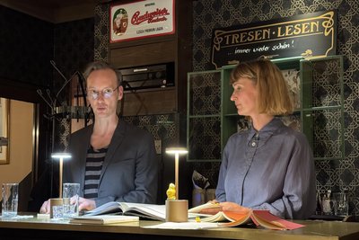 Olav Amende las gemeinsam mit Marie Wolff. Erst hintereinander, dann nebeneinander und durcheinander. Spannend!