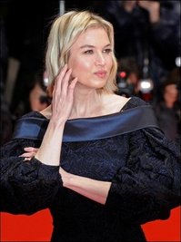 Die US-Schauspielerin Renee Zellweger posiert auf dem Roten Teppich zur Preisverleihung der 60. Internationalen Filmfestspiele. Zellweger war Mitglied der Berlinale-Jury.